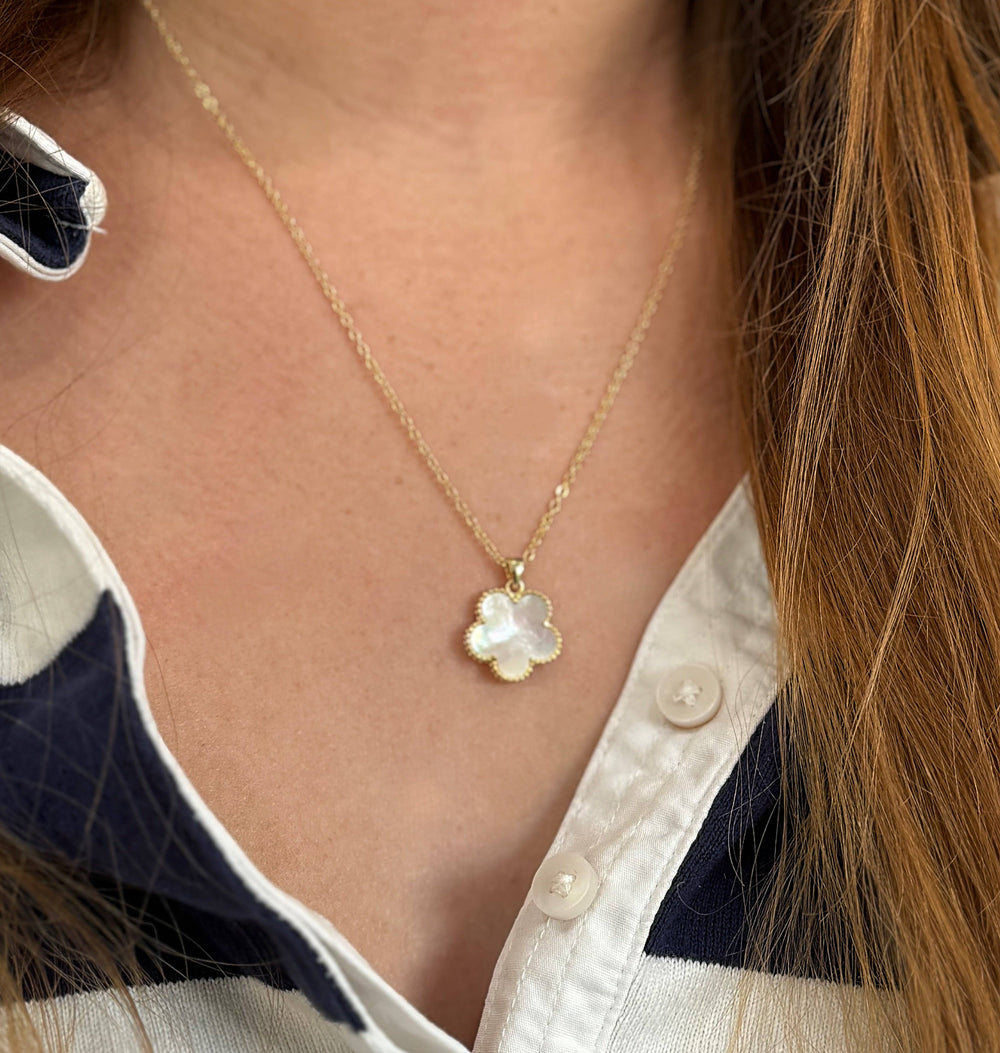 Adeline Pendant Necklace: Mother of Pearl