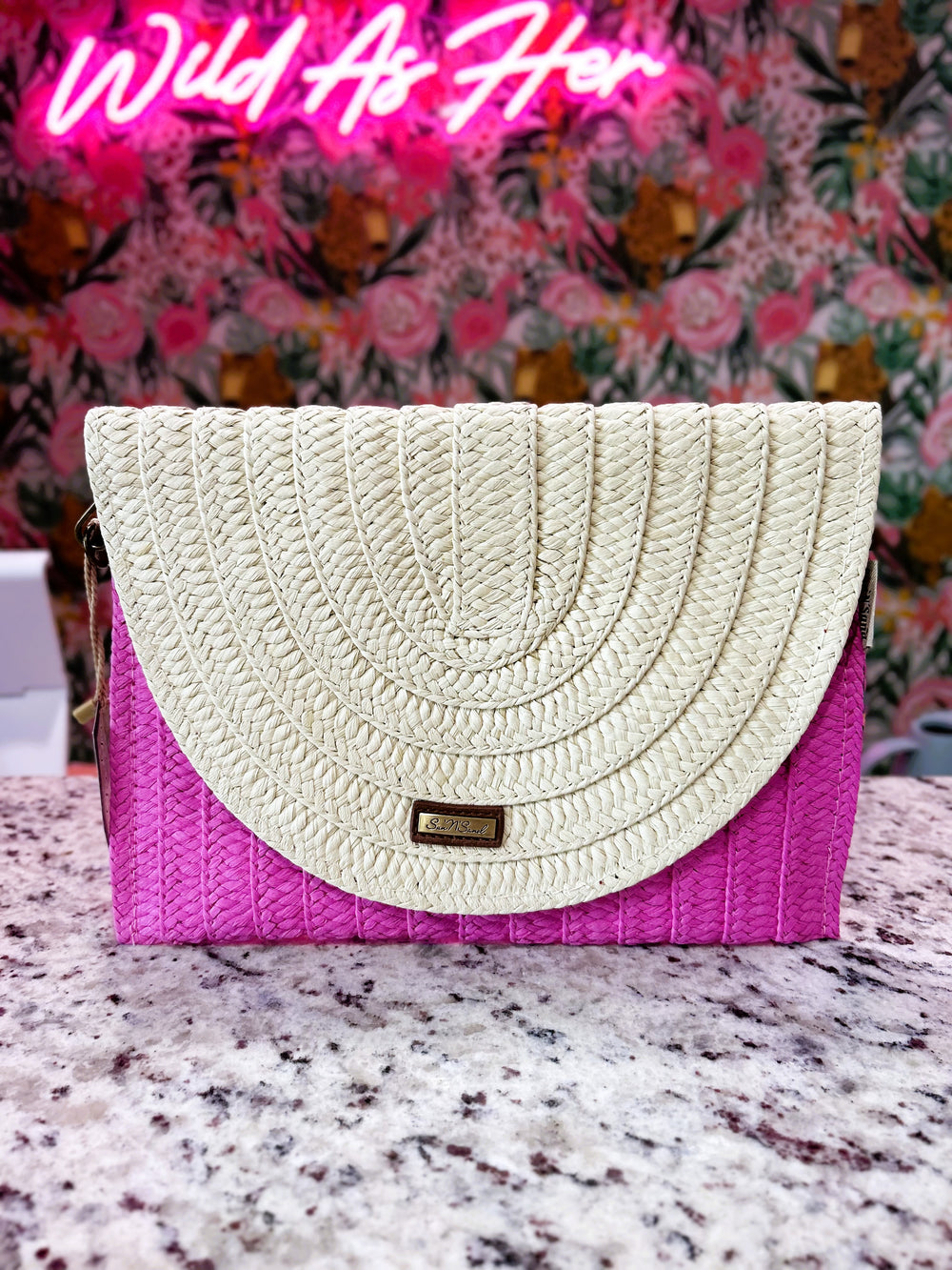 Natural Straw Crossbody – Pink with Seashell Interior