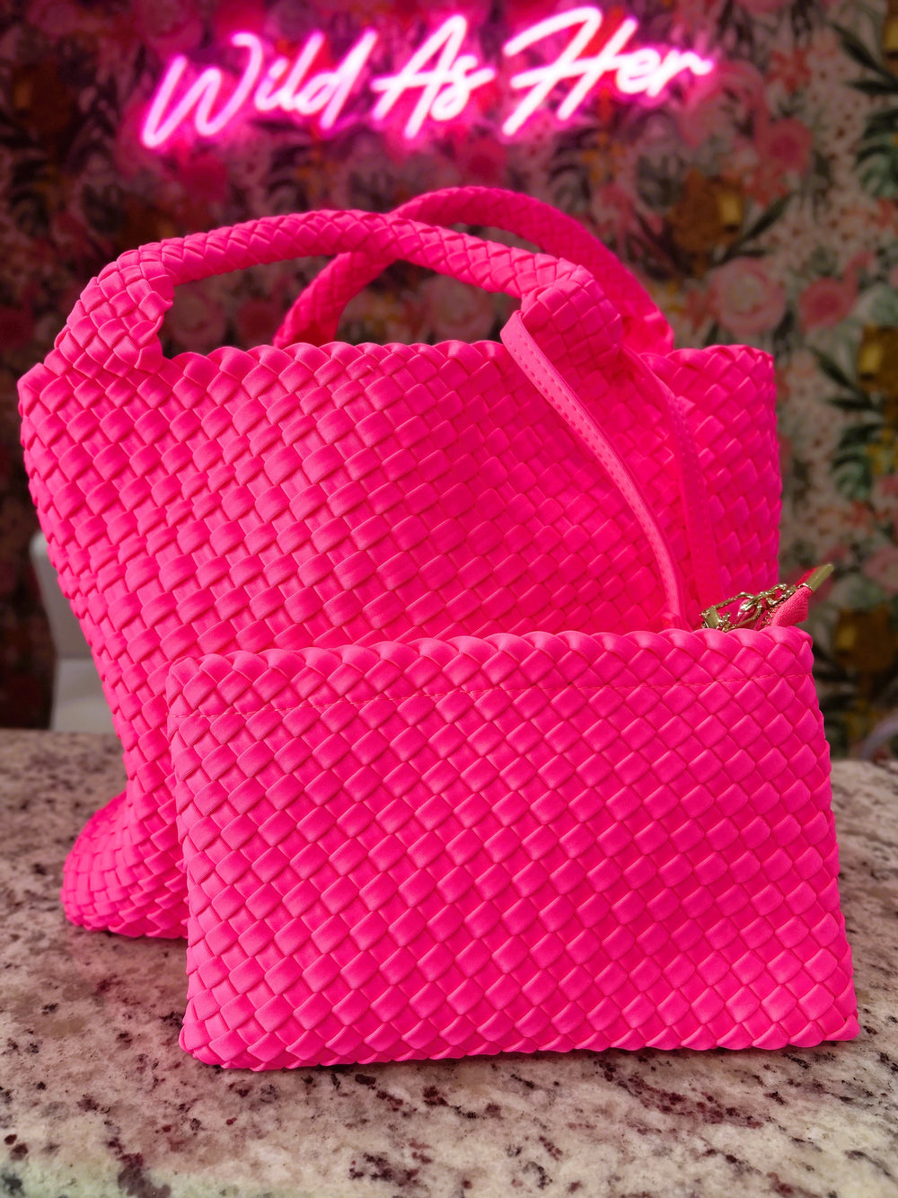 Lily Woven Neoprene Tote with Pouch – Neon Pink